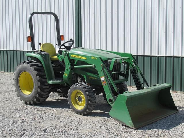 Image of John Deere 3038E equipment image 2