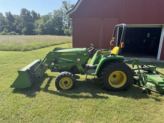 Image of John Deere 3038E equipment image 4
