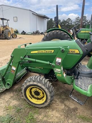 Image of John Deere 3038E equipment image 3