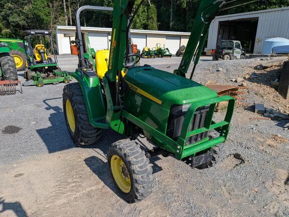 Image of John Deere 3038E equipment image 4