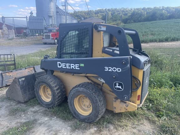 Image of John Deere 320D equipment image 4