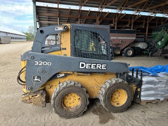 Image of John Deere 320D equipment image 2