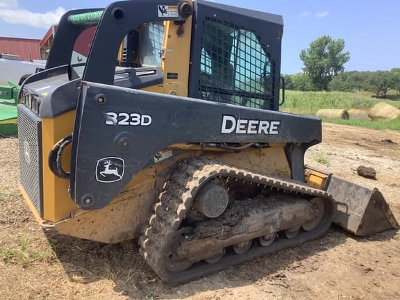 Image of John Deere 323D equipment image 3