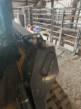 Image of John Deere 329D equipment image 2