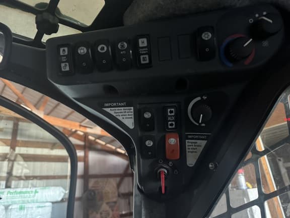 Image of John Deere 329D equipment image 4