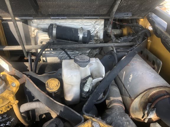 Image of John Deere 329D equipment image 3