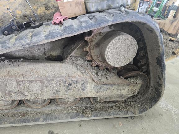 Image of John Deere 329D equipment image 4