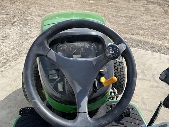 Image of John Deere 3320 equipment image 1