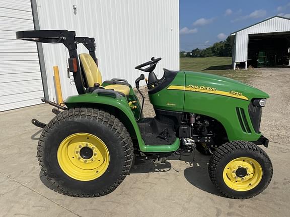 Image of John Deere 3320 equipment image 3