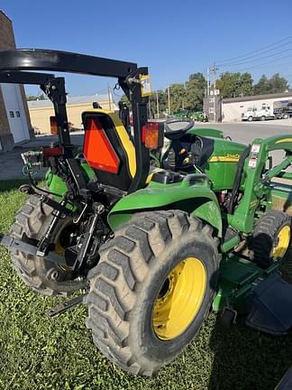 Image of John Deere 3320 equipment image 2