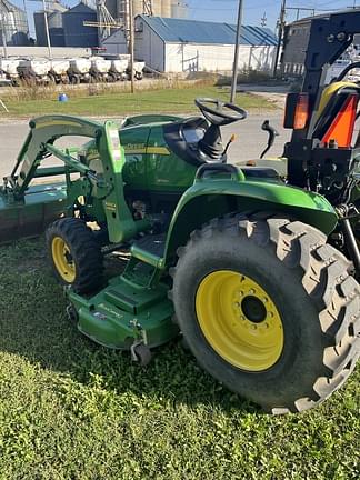 Image of John Deere 3320 equipment image 4