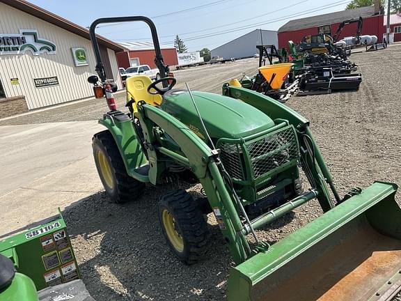 Image of John Deere 3320 equipment image 1