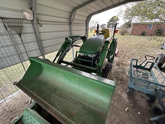 Image of John Deere 3320 equipment image 3