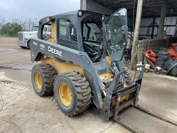 Main image John Deere 332D