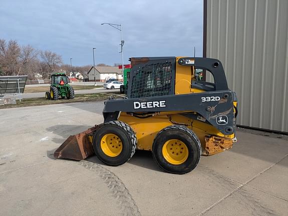 Image of John Deere 332D equipment image 2