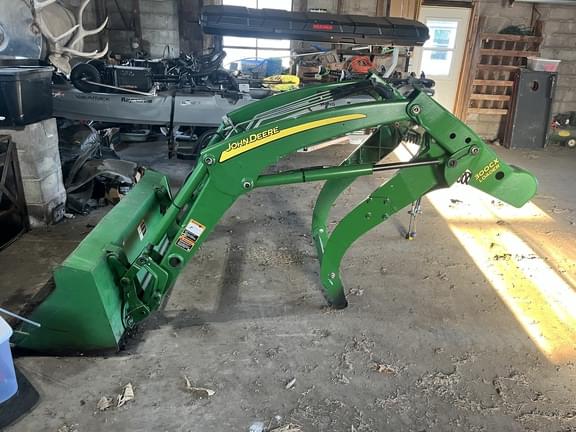 Image of John Deere 3520 equipment image 4