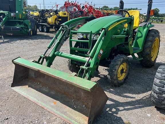 Image of John Deere 3520 equipment image 1