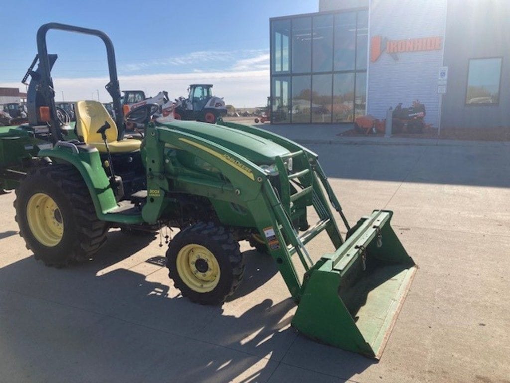 2011 John Deere 3520 Equipment Image0