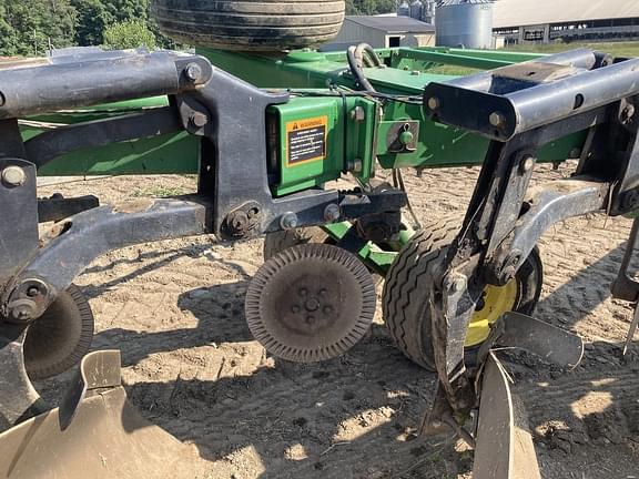 Thumbnail image John Deere 3710 1