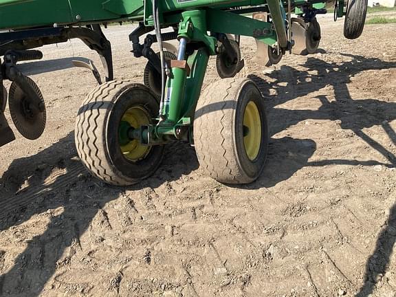 Thumbnail image John Deere 3710 8