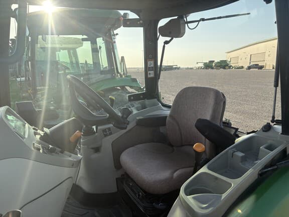 Image of John Deere 3720 equipment image 4