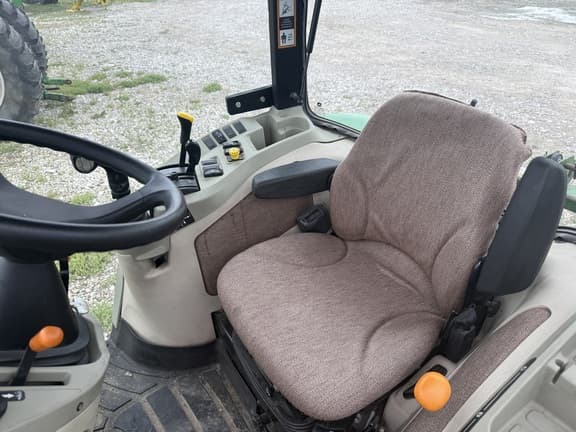 Image of John Deere 3720 equipment image 4