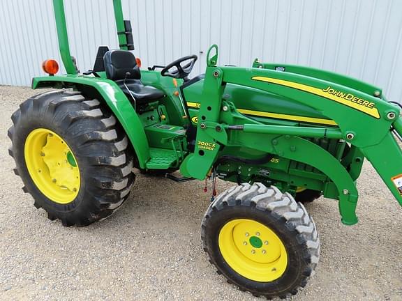 Image of John Deere 4005 equipment image 4