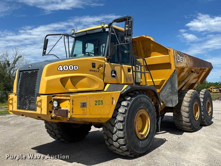 2011 John Deere 400D Equipment Image0