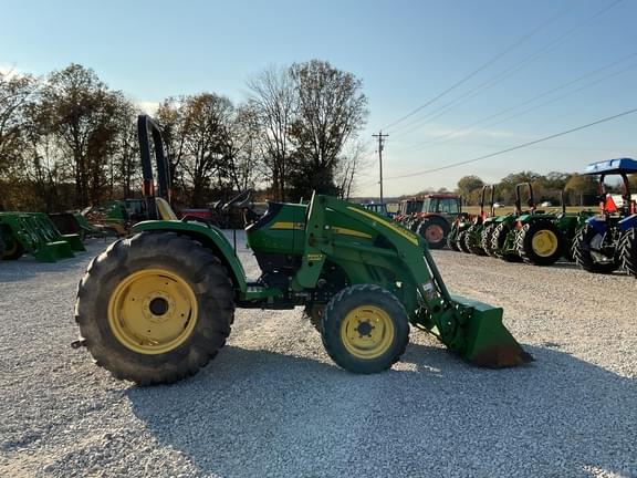 Image of John Deere 4105 equipment image 4
