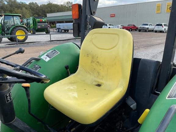 Image of John Deere 4105 equipment image 4
