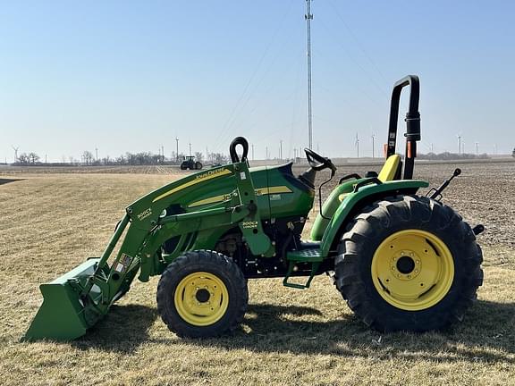 Image of John Deere 4105 equipment image 3