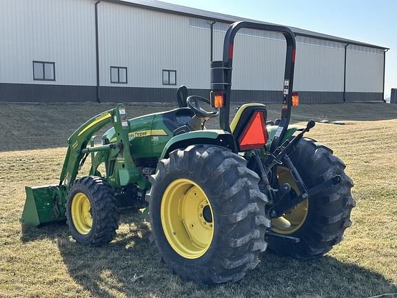 Image of John Deere 4105 equipment image 4