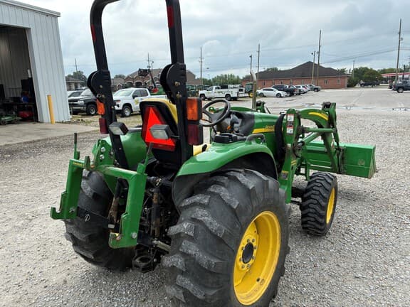 Image of John Deere 4120 equipment image 3