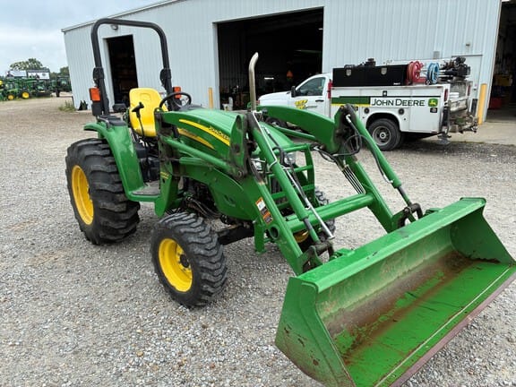 2011 John Deere 4120 Equipment Image0