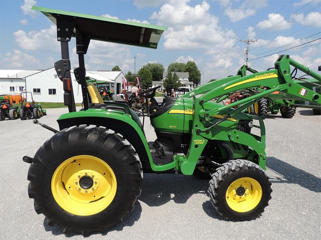 Image of John Deere 4120 equipment image 4