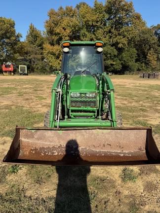 Image of John Deere 4320 equipment image 2
