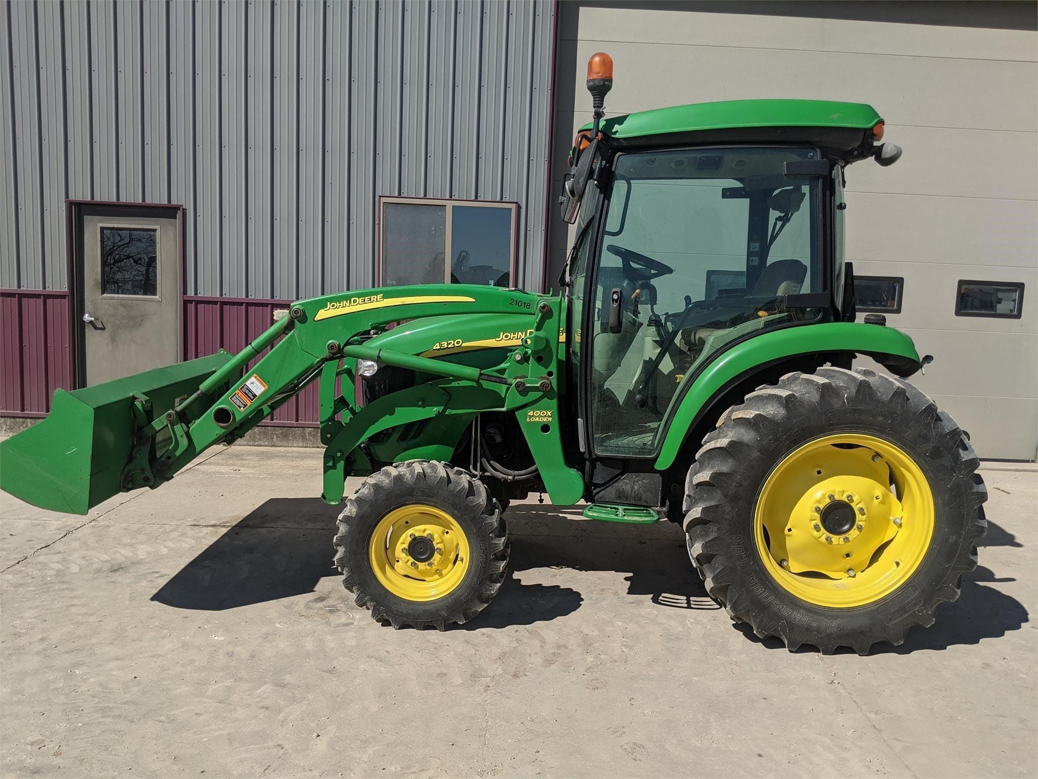 2011 John Deere 4320 Equipment Image0