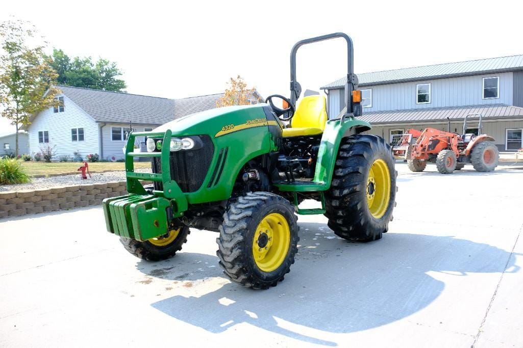 Main image John Deere 4320