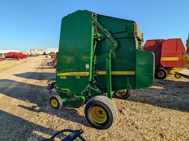 Image of John Deere 468 MegaWide Plus equipment image 4