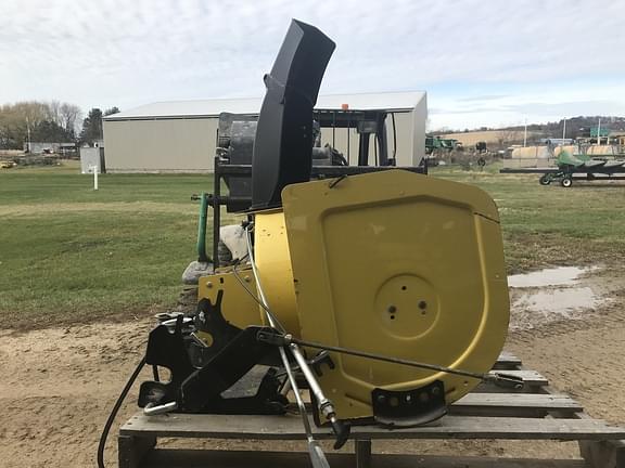 Image of John Deere 47" Snow Blower equipment image 3