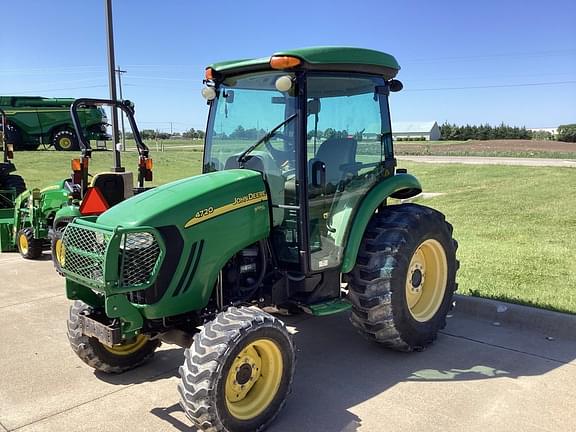 Image of John Deere 4720 equipment image 1