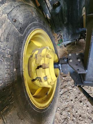 Image of John Deere 4720 equipment image 1