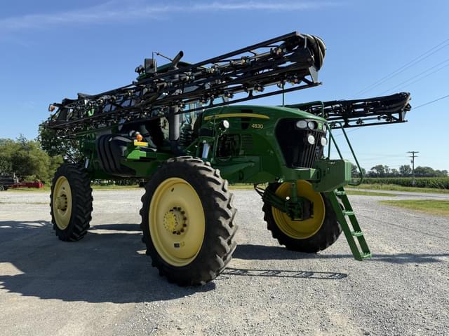Image of John Deere 4830 equipment image 2