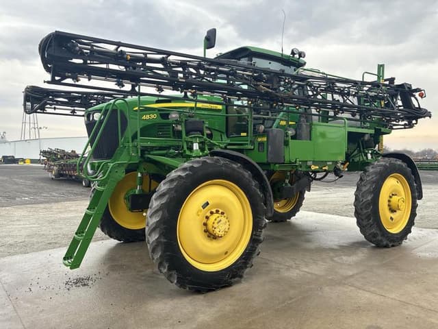 Image of John Deere 4830 equipment image 1