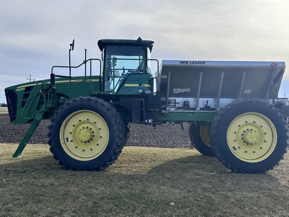 Image of John Deere 4930 equipment image 1