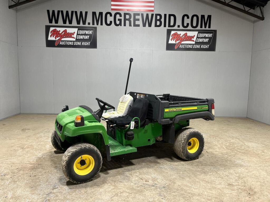 Main image John Deere Gator 4X2