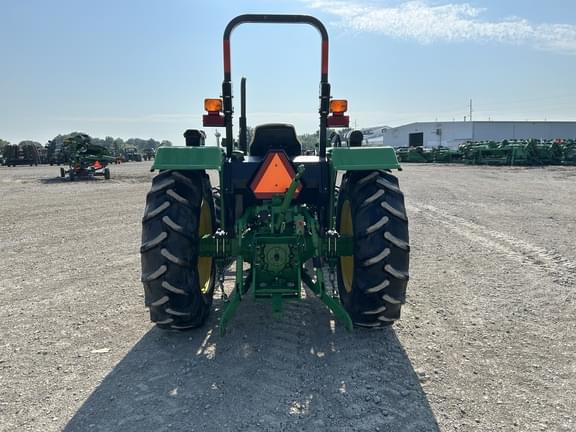 Image of John Deere 5055E equipment image 4