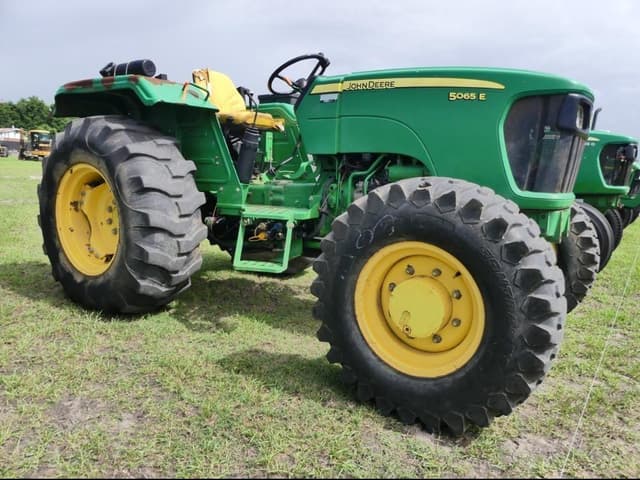 Image of John Deere 5065E equipment image 1