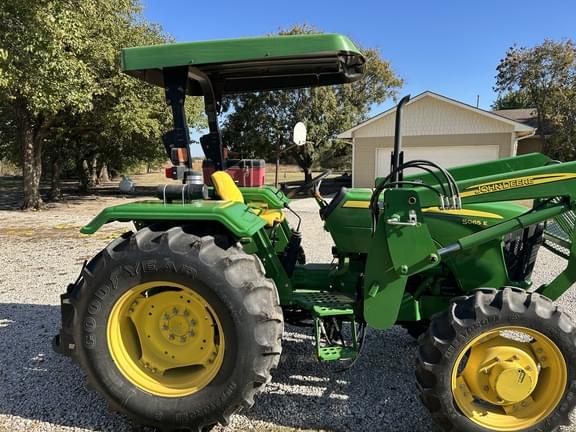 Image of John Deere 5065E equipment image 3