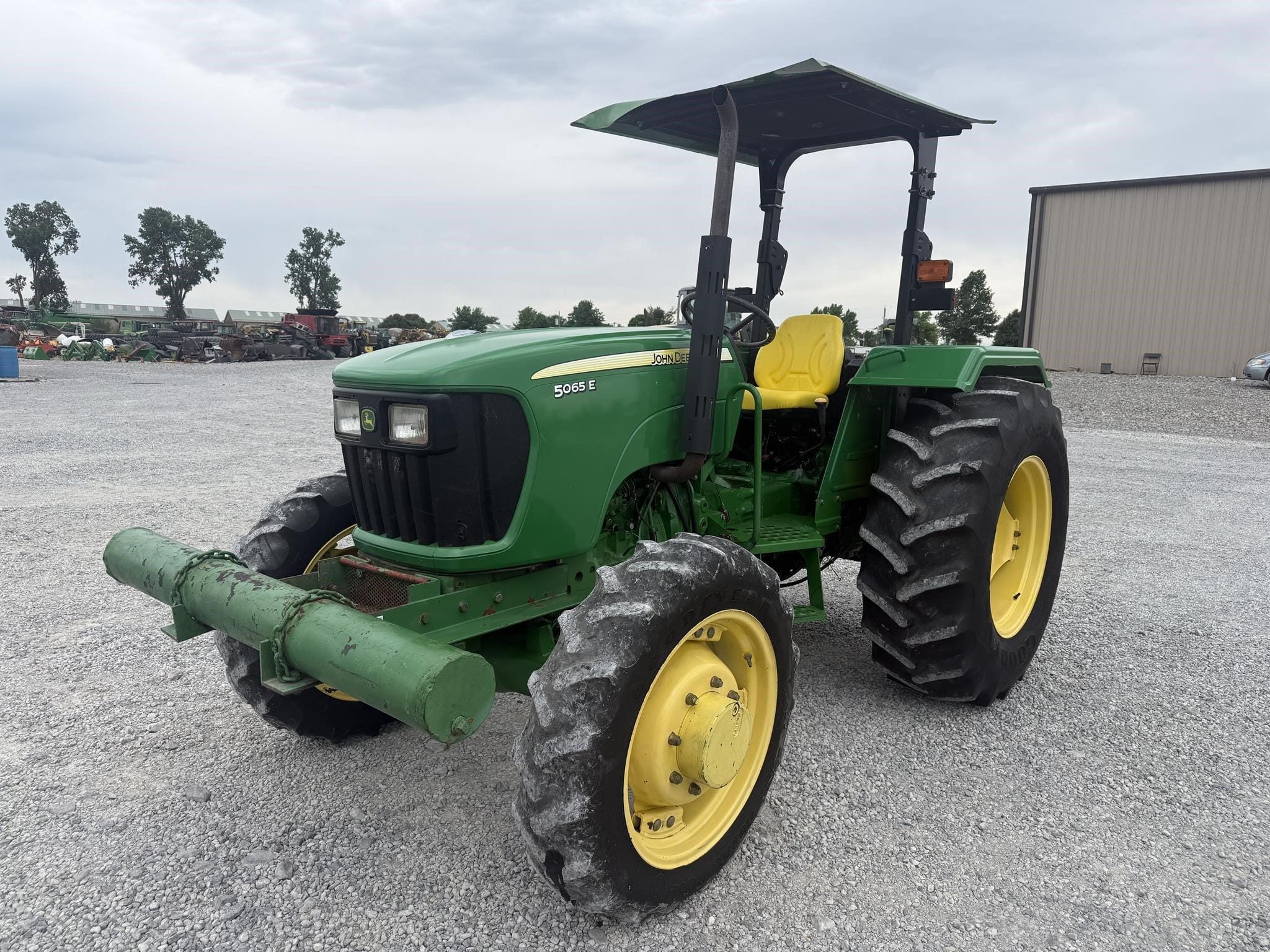 2011 John Deere 5065E Equipment Image0